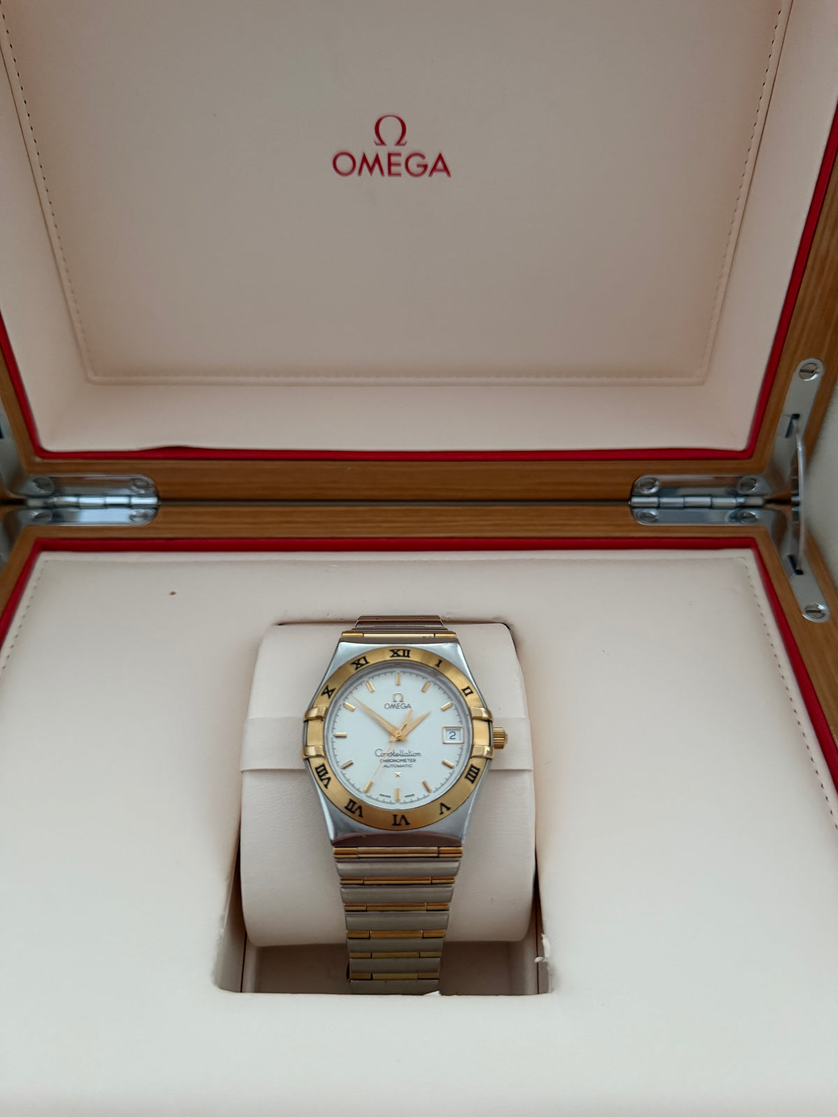 Omega Constellation Ref. 1202.30.00 Quadrante Bianco Lunetta in Oro