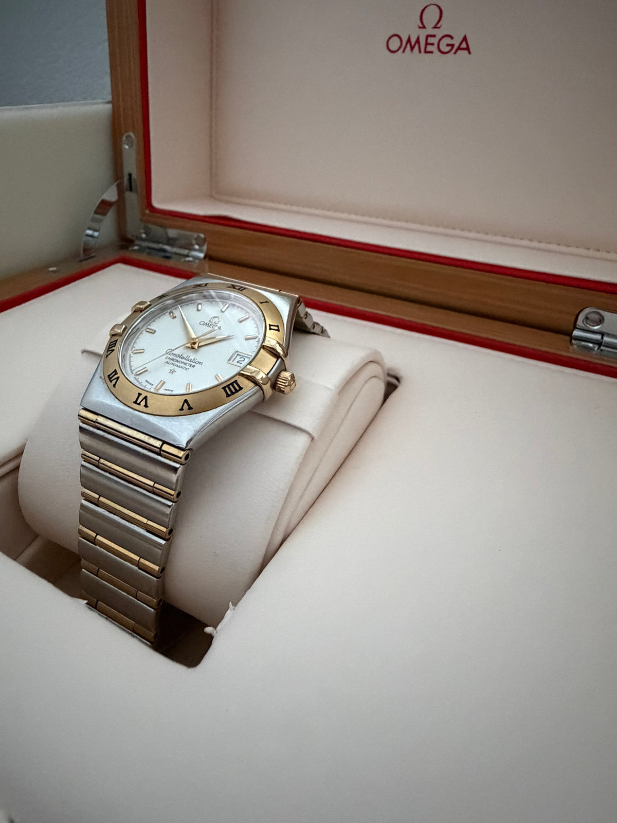 Omega Constellation Ref. 1202.30.00 Quadrante Bianco Lunetta in Oro