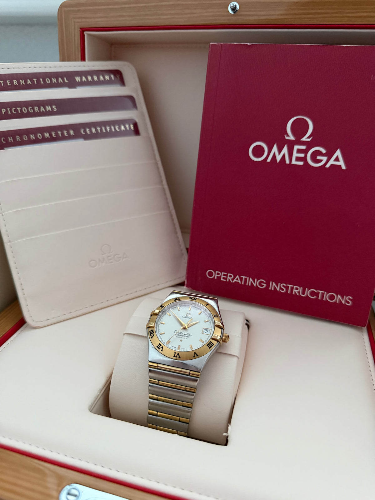 Omega Constellation Ref. 1202.30.00 Quadrante Bianco Lunetta in Oro